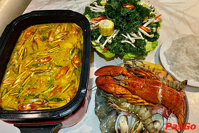 Ghé Gia Đình BB Golden Grill thưởng thức hải sản tươi ngon , được các Chef chỉnh chu trong từng khâu chế biến và còn rất nhiều món ngon hấp dẫn khác quý khách có thể lựa chọn từ menu