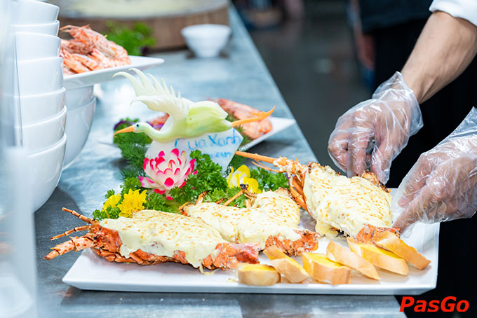 Nhà hàng Hải Sản Cua Xanh Nguyễn Chánh luôn tự hào mang đến nguồn hải sản tươi sống được nhập trong nước và nước ngoài cho thực khách