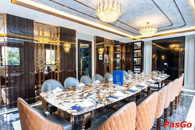 Lối thiết kế hiện đại, sang trọng của Hải Sản Cua Xanh gây ấn tượng với thực khách ngay từ lần đầu đặt chân tới đây