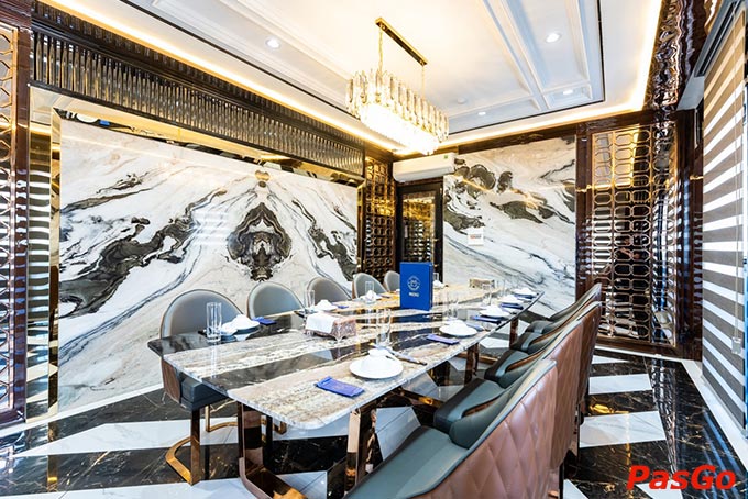 Lối thiết kế hiện đại, sang trọng của Hải Sản Cua Xanh gây ấn tượng với thực khách ngay từ lần đầu đặt chân tới đây