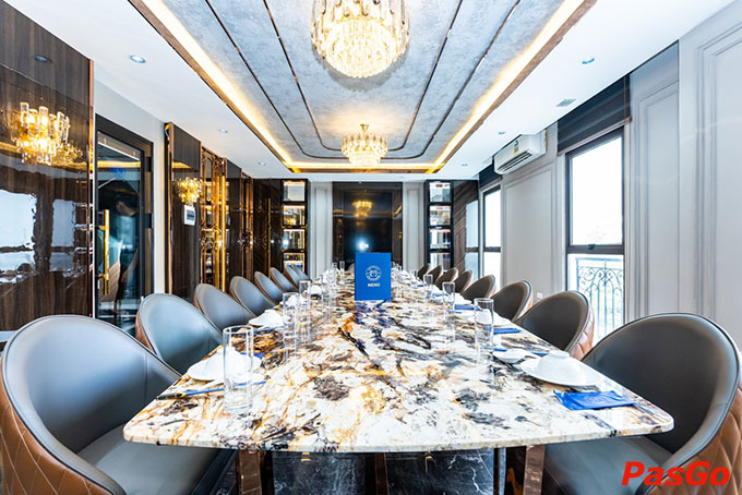 Không gian nhà hàng phóng khoáng nhưng vẫn đẳng cấp