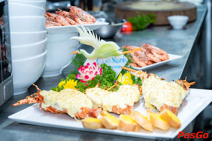 Nhà hàng Hải Sản Cua Xanh Nguyễn Chánh luôn tự hào mang đến nguồn hải sản tươi sống được nhập trong nước và nước ngoài cho thực khách