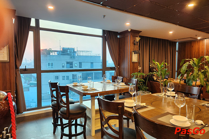 Nhà hàng Hào Sảng Quán tọa lạc tại tầng 9-Khách sạn Ivy-Số 87 đường Nguyễn Thái Học, P. Văn Miếu, Q. Đống Đa