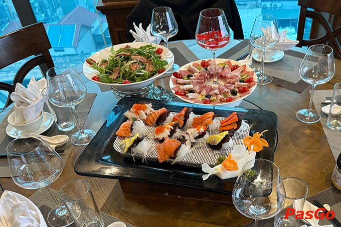 Món ăn của Hào Sảng Quán Nguyễn Thái Học là sự hoà trộn giữa nguyên liệu tươi ngon, gia vị độc đáo dưới bàn tay chế biến khéo léo của các đầu bếp tài hoa