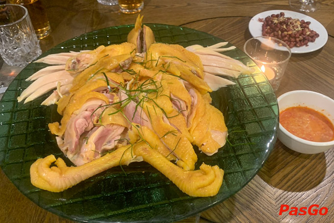 Món ăn của Hào Sảng Quán Nguyễn Thái Học là sự hoà trộn giữa nguyên liệu tươi ngon, gia vị độc đáo dưới bàn tay chế biến khéo léo của các đầu bếp tài hoa