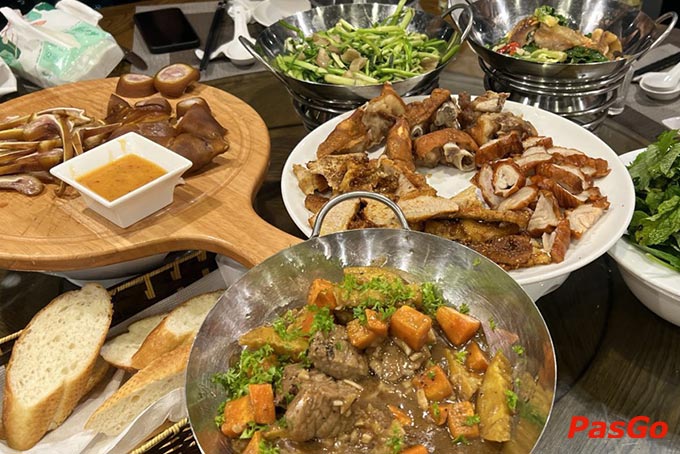 Và nhiều món ăn đặc sắc khác đang chờ bạn khám phá!