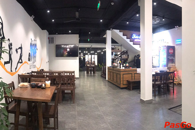 Không gian Hẻm 8 rộng lớn nhưng vẫn mang lại cảm giác ấm cúng, phòng VIP sang trọng, riêng tư