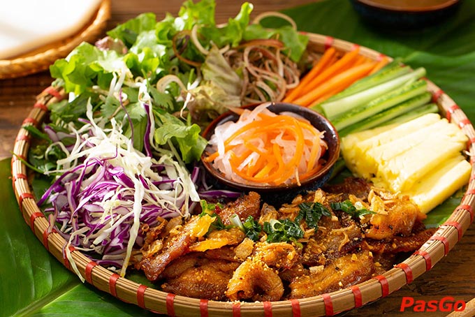 Đến Hẻm 8 là tìm đến với những hương vị Việt đặc sắc, được chắt lọc và sáng tạo dựa trên sự tìm tòi, nghiên cứu ẩm thực vùng miền của người đầu bếp tài năng