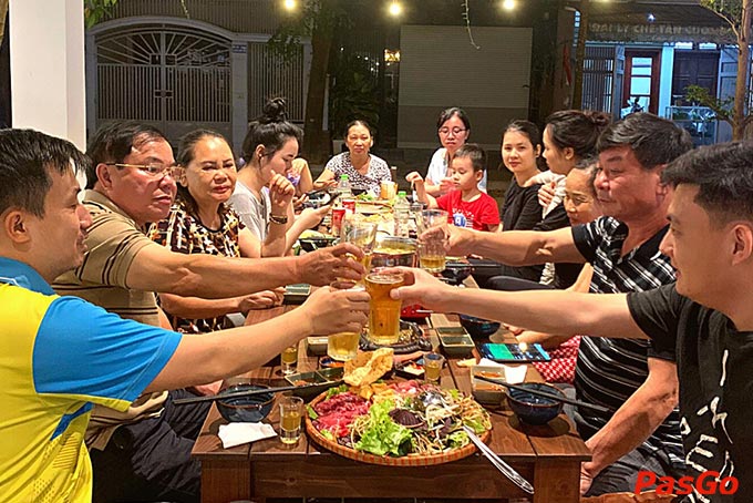 Hẻm 8 chính là một địa điểm lí tưởng cho những bữa tiệc liên hoan, tụ họp của gia đình, công ty, doanh nghiệp, hội nhóm