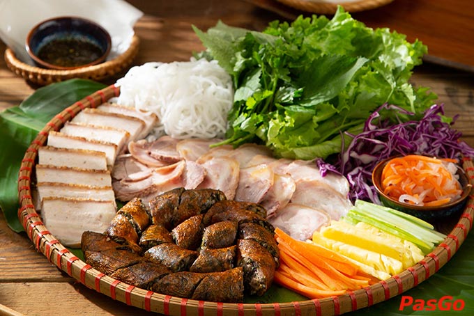 Đến Hẻm 8 là tìm đến với những hương vị Việt đặc sắc, được chắt lọc và sáng tạo dựa trên sự tìm tòi, nghiên cứu ẩm thực vùng miền của người đầu bếp tài năng