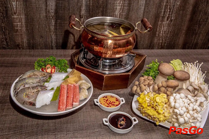 Nhà hàng Hoàng Tâm Phan Xích Long  27