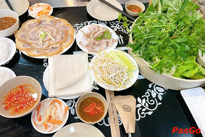 Bánh tráng Trảng Bàng là sự kết hợp của rất nhiều nguyên liệu