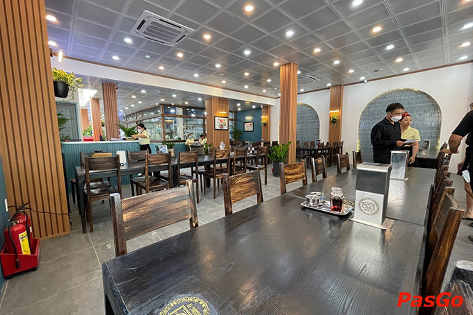 Không gian nhà hàng rộng rãi, thoáng mát sức chứa lên tới 360 khách