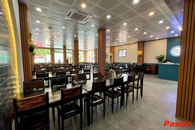Không gian nhà hàng rộng rãi, thoáng mát sức chứa lên tới 360 khách