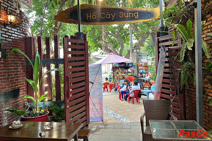 Nhà hàng Hồ Cây Sung tọa lạc tại số 2C đường Phan Bội Châu, P. Xương Huân ,TP. Nha Trang