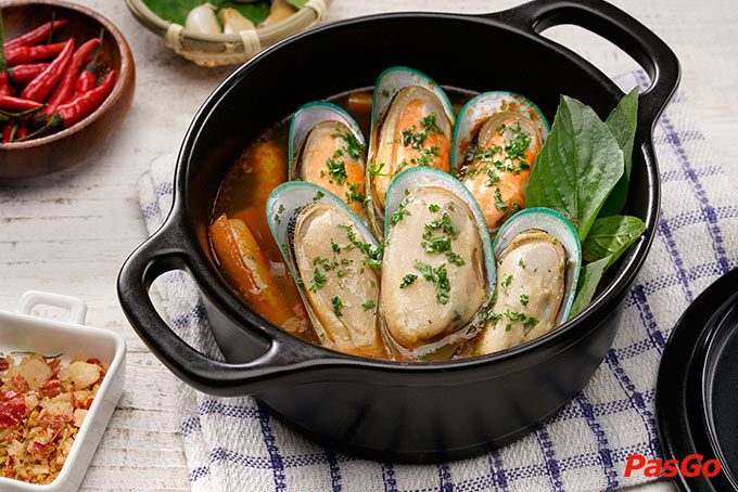 Nhà hàng Holy Crab Sense City Phạm Văn Đồng 8