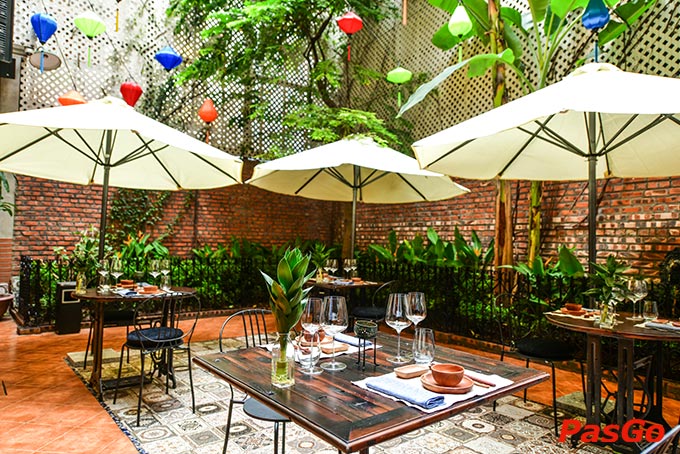 Sau những áp lực công việc hay những muộn phiền trong cuộc sống thì việc đến đây quây quần bên những người thân thương, ăn một bữa cơm đậm chất Việt có lẽ là một lựa chọn không gì tuyệt vời hơn