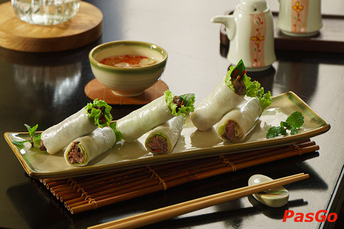 Món ăn tưởng chừng đơn giản được đầu bếp biến hóa phù hợp với phong cách, khẩu vị thực khách, trang trí trình bày đẹp mắt, trở thành những món ăn cao cấp nhưng vẫn giữ nguyên phong vị ẩm thực truyền thống Việt