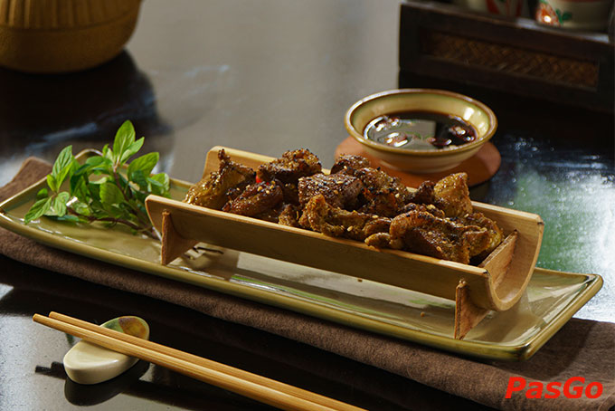 Đến Home Mộc là tìm đến với những hương vị Việt đặc sắc, được chắt lọc và sáng tạo dựa trên sự tìm tòi, nghiên cứu ẩm thực vùng miền của người đầu bếp tài năng