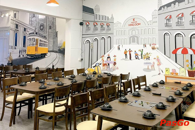 Nhà hàng phù hợp với những bữa tiệc liên hoan, giao lưu, hội ngộ hay cả những bữa ăn sum họp, đầm ấp bên gia đình và bạn bè.