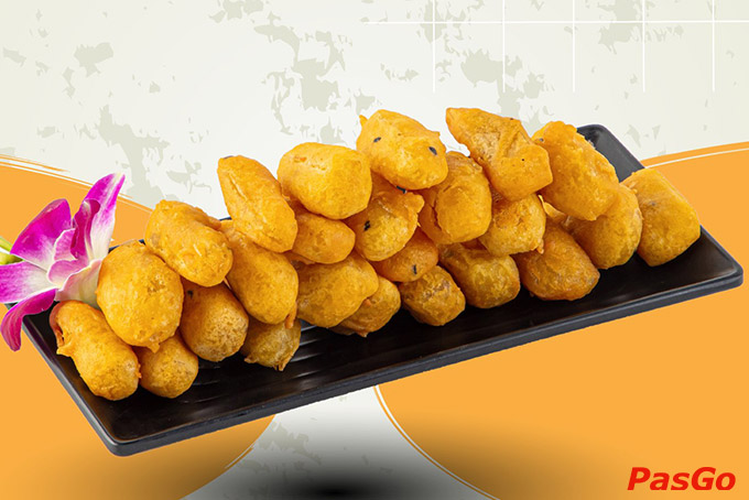 Các món khai vị với Nộm sứa, Gà chiên giòn, các món Sushi, khoai môn lệ phố, khoai lang kén.