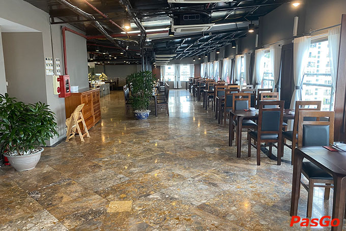  Không gian nhà hàng rộng rãi, hiện đại phù hợp cho những buổi họp mặt bạn bè và gia đình