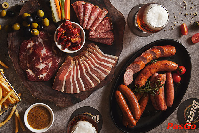 Menu đa dạng món ăn từ Âu đến Á, set thực đơn theo yêu cầu 