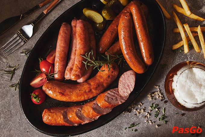 Menu đa dạng món ăn từ Âu đến Á, set thực đơn theo yêu cầu