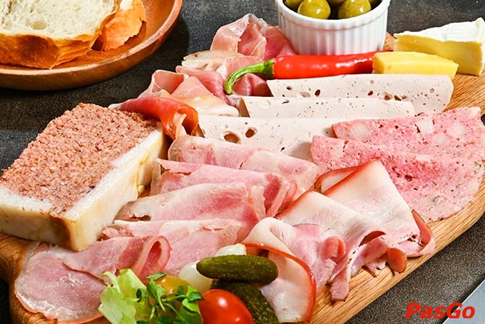 Các món ăn của nhà hàng được trình bày rất tỉ mỉ và tinh tế