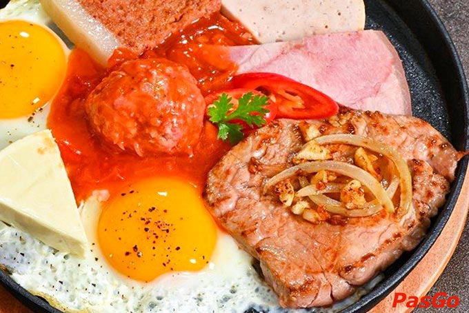 Các món ăn của nhà hàng được trình bày rất tỉ mỉ và tinh tế