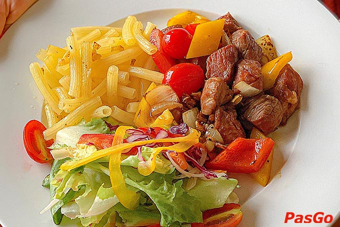 Nguyên liệu chất lượng cùng cách chế biến điêu luyện của đầu bếp đã làm nổi bật sự tươi ngon & hương vị nguyên bản của các thành phần tạo nên món ăn