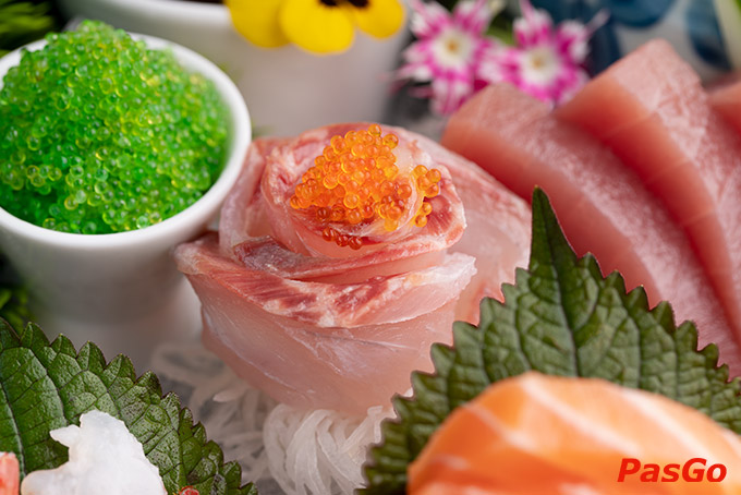 Tận hưởng không giới hạn các loại sushi độc đáo, sashimi ngọt thanh, mực ống sốt teriyaki, tôm cuộn bacon… chiều lòng khẩu vị mọi thành viên trong gia đình