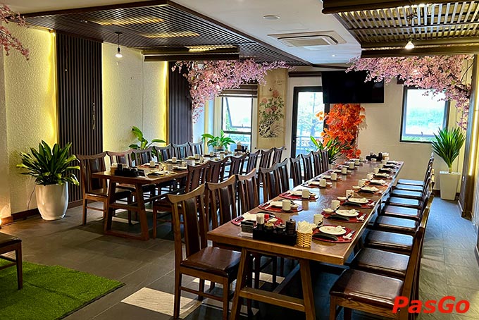 Các chi tiết bài trí có sự gắn bó mang ý nghĩa biểu trưng với không gian bố cục hài hòa mang lại cảm giác thật ấm cúng