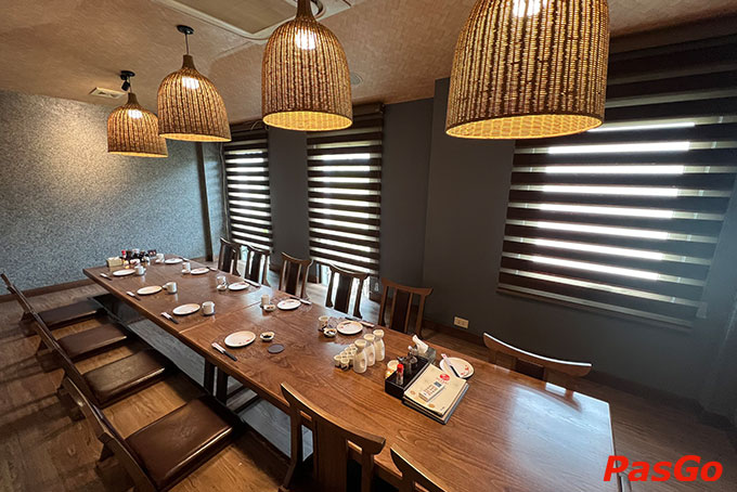 Các chi tiết bài trí có sự gắn bó mang ý nghĩa biểu trưng với không gian bố cục hài hòa mang lại cảm giác thật ấm cúng