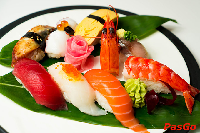 Đến Kiến Đỏ Akaari Premium để trải nghiệm và thưởng thức mỹ vị các món sushi và sashimi tươi ngon