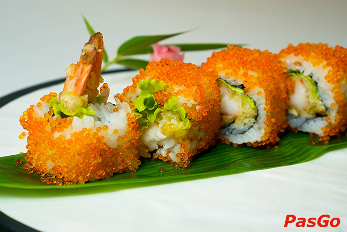 Đến Kiến Đỏ Akaari Premium để trải nghiệm và thưởng thức mỹ vị các món sushi và sashimi tươi ngon