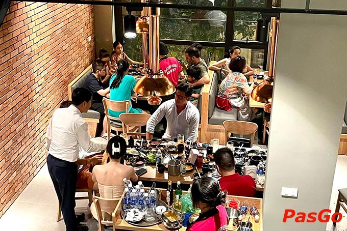 Không gian trẻ trung, sức chứa mỗi tầng không quá lớn chỉ 30 - 50 khách mang lại sự thoải mái