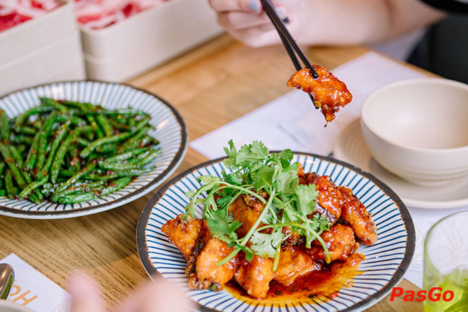 Được lấy cảm hứng từ những món ăn truyền thống của Thái Lan với hương vị ngọt tự nhiên nhưng vẫn giữ trọn cho riêng mình một nét độc đáo