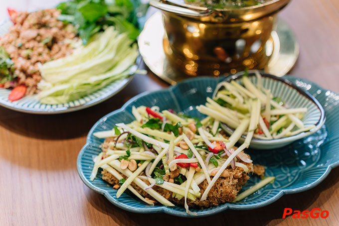 Nhà hàng Bếp Thái Koh Yam chau chuốt kỹ lưỡng từ nguồn nguyên liệu tươi mới theo mùa kết hợp với sự tinh tế trong cách chế biến