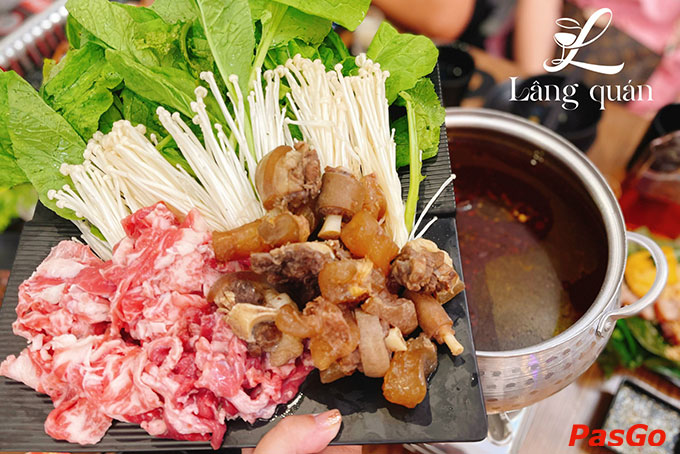 Tiêu chí của Lâng Quán bên cạnh món ăn ngon thì còn phải sạch sẽ ở tất cả các khâu từ nguyên liệu đến quy trình chế biến