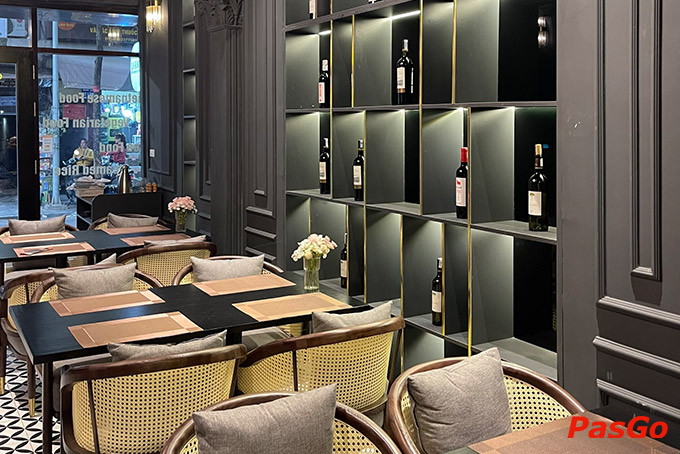 Những giai điệu ngọt ngào du dương ngân lên từ tiếng đàn Piano và Violin kết hợp, cùng với không gian sang trọng, tinh tế tại La Rock, tất cả sẽ tạo nên một bữa tiệc tuyệt v