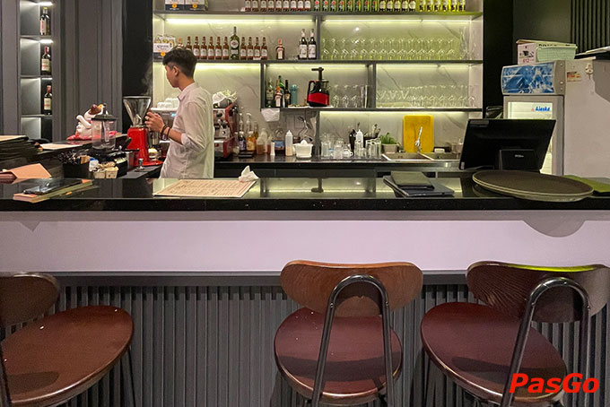 Những giai điệu ngọt ngào du dương ngân lên từ tiếng đàn Piano và Violin kết hợp, cùng với không gian sang trọng, tinh tế tại La Rock, tất cả sẽ tạo nên một bữa tiệc tuyệt v