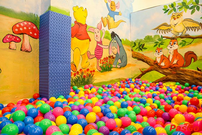 Với không gian rộng rãi, thoáng mát, nhà hàng Lẩu Đức Trọc là địa điểm lý tưởng cho các bữa tiệc gia đình, bạn bè, sinh nhật