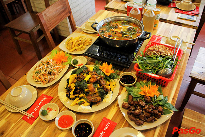 Lẩu Đức Trọc nổi tiếng với những món lẩu và món nhậu ngon có hương vị đậm đà khó quên