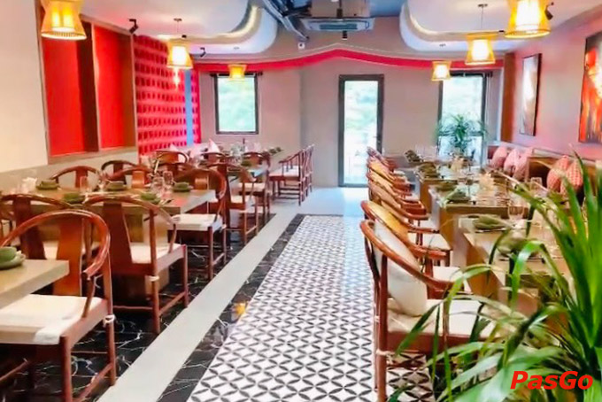 Nhà hàng sở hữu không gian sang trọng, ấm cúng và lãng mạn đậm kiến trúc Nhật Bản