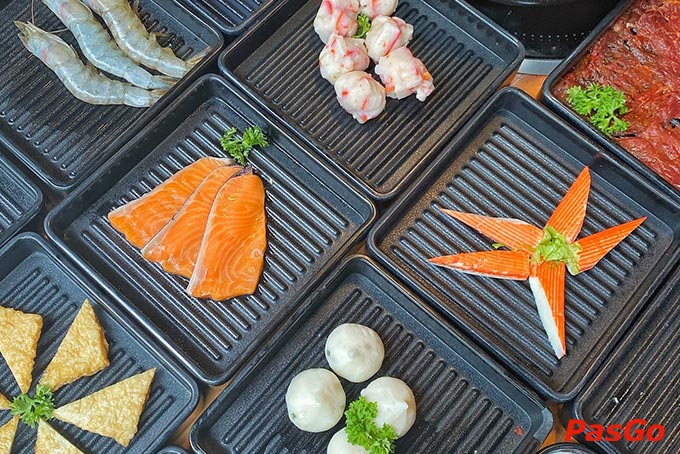 Bên cạnh lẩu và đồ nhúng, lẩu Phan còn mang đến rất nhiều món ăn kèm khoái khẩu