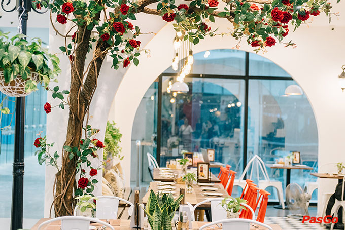 Nhà hàng Le Monde Steak Vincom Bà Triệu 12