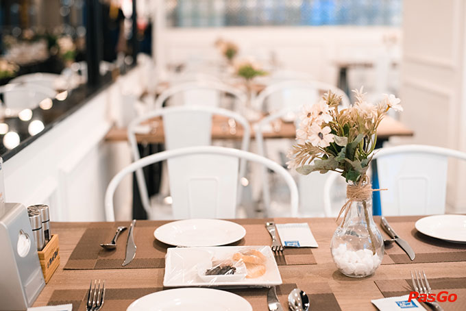 Nhà hàng Le Monde Steak Vincom Trần Duy Hưng 10