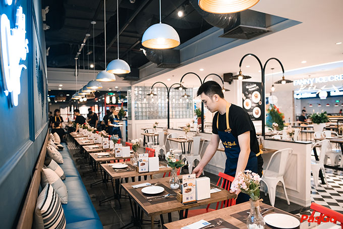 Nhà hàng Le Monde Steak Vincom Trần Duy Hưng 11