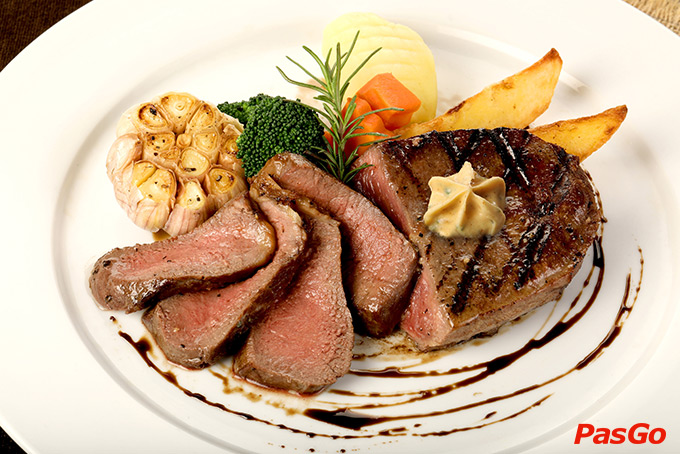 Nhà hàng Le Monde Steak Vincom Trần Duy Hưng 2